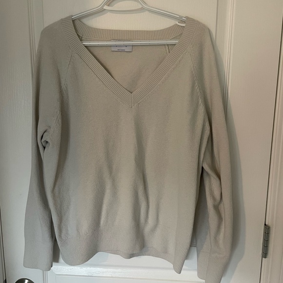 Old Navy Cream Sweater - Picture 1 of 5